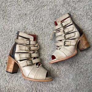 Freebird By Steven Braeden Ice Beige Womens 9 Buckle Peep Toe Leather Bootie